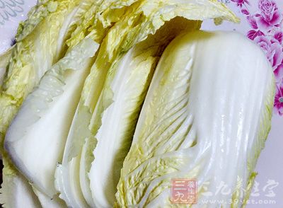白菜,烤肉,鹽,醋,澱粉,醬油,麻油 白菜,烤肉,鹽,醋,澱粉,醬油,麻油