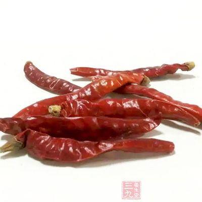 圓白菜1棵大約2kg,鹽50g、小辣椒12顆、鹽15g 圓白菜1棵大約2kg,鹽50g、小辣椒12顆、鹽15g