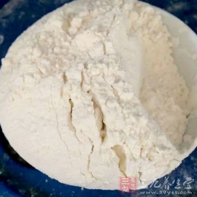 面粉500克,酵母5克,泡打粉5克,糖5克,水300克 面粉500克,酵母5克,泡打粉5克,糖5克,水300克