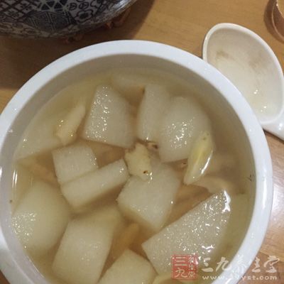 食用冰糖雪梨可以減輕高血壓帶來的負面作用