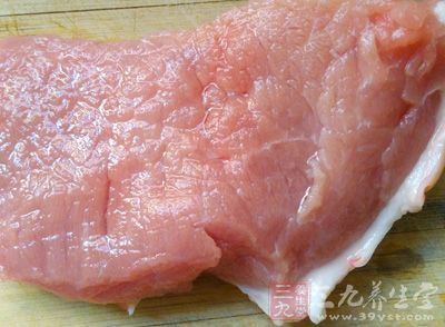 豬肉5000克、料酒100克、精鹽200克、五香粉30克、白糖50克