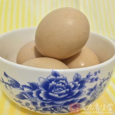 3碗水、雞蛋4個、火腿玉米羹湯料1包