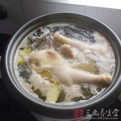 冬季喝雞湯也是一直以來補氣血的方法 冬季喝雞湯也是一直以來補氣血的方法