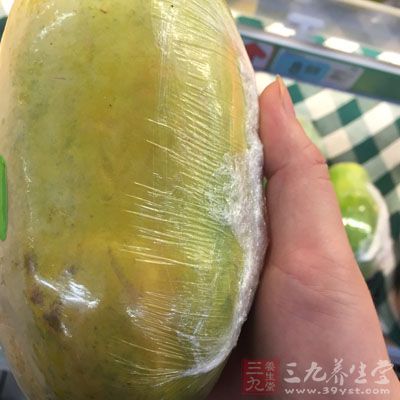 然後再把木瓜橫著切開