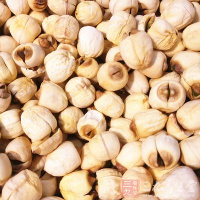然後再把蓮子去心，備用