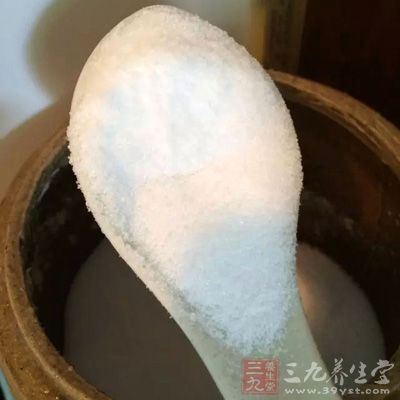 羊架1條(骨部分已清潔過，大約8條未切開)，油適量，鹽、黑胡椒各1/2湯匙