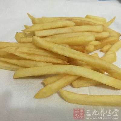 脫皮蠶蛹一袋300g、速凍薯條半袋150g、味精少許