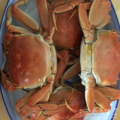 海螃蟹、蔥、姜、蒜、料酒、鹽、醬油、糖、油