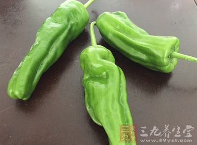 青椒,豆腐皮,大蒜1瓣,鹽,白糖 青椒,豆腐皮,大蒜1瓣,鹽,白糖