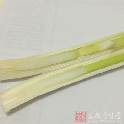 繭蛹半斤,姜蒜末,蔥花,色拉油,鹽,胡椒粉,醬油 繭蛹半斤,姜蒜末,蔥花,色拉油,鹽,胡椒粉,醬油