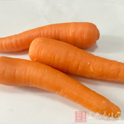 每晚用胡蘿卜汁加牛奶塗於面部 每晚用胡蘿卜汁加牛奶塗於面部