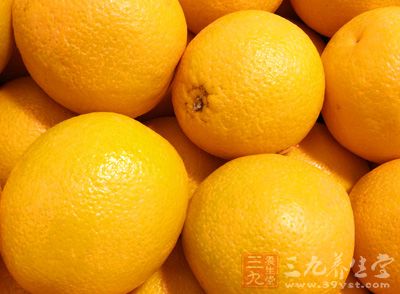 菜肉馄饨1碗，蛋煎面包1片，橙子半個