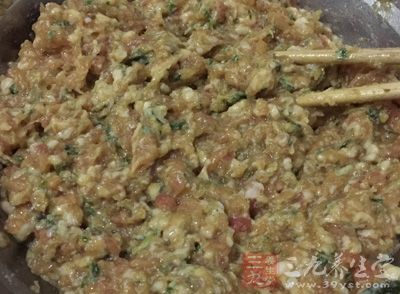 盒裝豬肉末約1磅、花椒粉1茶匙、胡椒粉1/2茶匙、生抽4.5茶匙 盒裝豬肉末約1磅、花椒粉1茶匙、胡椒粉1/2茶匙、生抽4.5茶匙