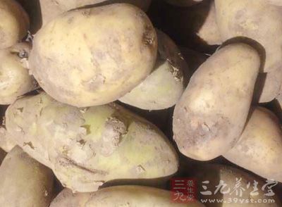 五花肉，土豆，高湯，八角，桂皮，香葉，老抽，料酒