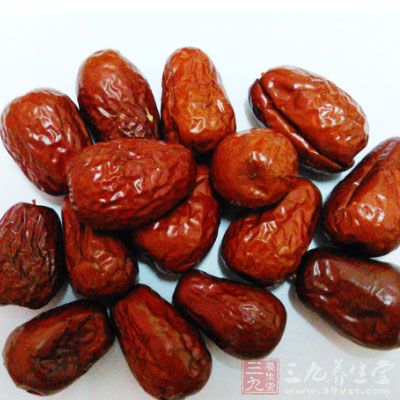紅棗去核，生姜去皮、切片
