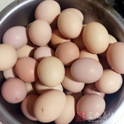 瘦豬肉餡300克,雞蛋一個,鹽,蜂蜜,糖,料酒,魚露 瘦豬肉餡300克,雞蛋一個,鹽,蜂蜜,糖,料酒,魚露