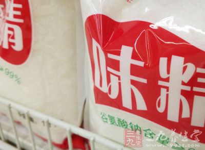 肉餡500克,味精5克,黃酒30克,生抽30克,黑胡椒粉10克,白砂糖60克 肉餡500克,味精5克,黃酒30克,生抽30克,黑胡椒粉10克,白砂糖60克