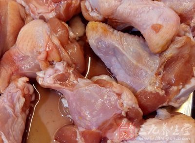 雞腿3只500克,腌料35克,水50克,裹粉100克,面糊水面粉30克,水少許 雞腿3只500克,腌料35克,水50克,裹粉100克,面糊水面粉30克,水少許