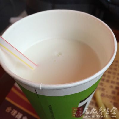 牛奶70克,淡奶油30克,奶油奶酪100克,蛋黃2個 牛奶70克,淡奶油30克,奶油奶酪100克,蛋黃2個