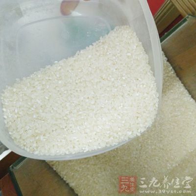 大米100克,豬瘦肉50-100克、適量香油(芝麻油)、鹽 大米100克,豬瘦肉50-100克、適量香油(芝麻油)、鹽