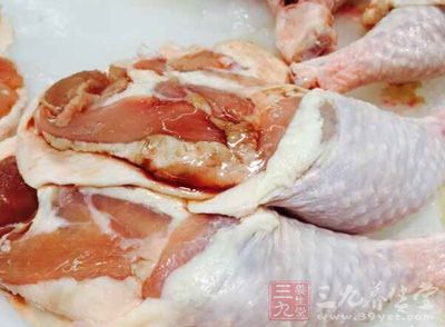 小雞腿10串，豬肉500克，油4-5大勺，鹽適量，醋一點點
