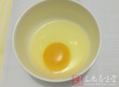 銀魚100g，莼菜100g，蛋清2只，清湯1000ml，鹽1茶匙(5g)