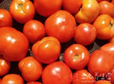 西紅柿一大堆,洋蔥小半顆,蔥姜蒜,鹽3湯匙,糖1湯匙,雞精1湯匙 西紅柿一大堆,洋蔥小半顆,蔥姜蒜,鹽3湯匙,糖1湯匙,雞精1湯匙