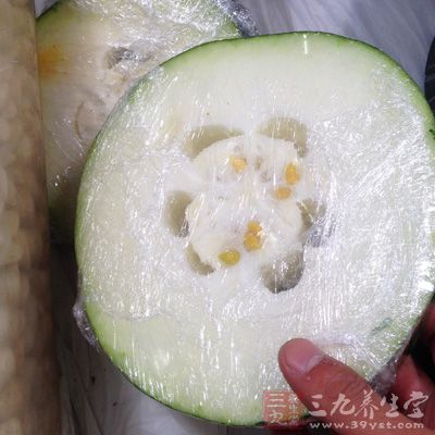 冬瓜洗淨去皮,切塊 冬瓜洗淨去皮,切塊