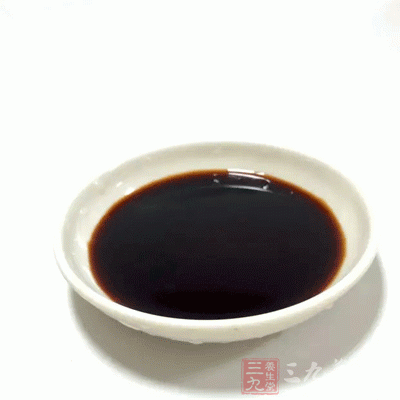 五花肉,筍干,蔥,姜,生抽,冰糖(砂糖),鹽,料酒,八角 五花肉,筍干,蔥,姜,生抽,冰糖(砂糖),鹽,料酒,八角