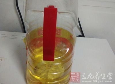 粉葛,油,老姜,蜜棗1顆,龍骨,鹽 粉葛,油,老姜,蜜棗1顆,龍骨,鹽