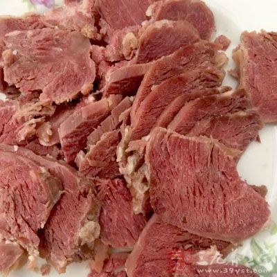 牛肉,蚝油,小蘇打,澱粉,紅葡萄酒,老抽,鹽,糖,黑胡椒碎,紅綠辣椒,小洋蔥,姜片 牛肉,蚝油,小蘇打,澱粉,紅葡萄酒,老抽,鹽,糖,黑胡椒碎,紅綠辣椒,小洋蔥,姜片