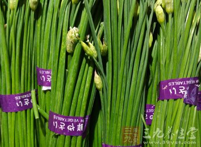 蒜苔250克,精牛肉150克,泡椒3只 蒜苔250克,精牛肉150克,泡椒3只