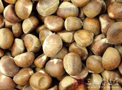 鮮蝦500g，板栗200g，洋蔥1/2個