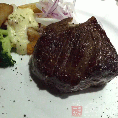 牛排1000g,芹菜1棵,青蒜苗1棵,大蒜6頭,紅菜椒1個,姜1塊 牛排1000g,芹菜1棵,青蒜苗1棵,大蒜6頭,紅菜椒1個,姜1塊