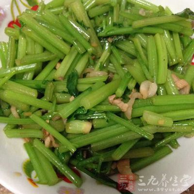 在鍋中加入點澱粉勾芡,即可裝入盤中食用了 在鍋中加入點澱粉勾芡,即可裝入盤中食用了