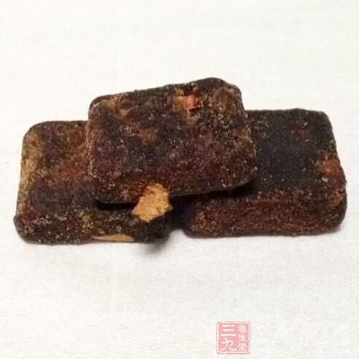 雞蛋4個，紅糖120克，白糖30克