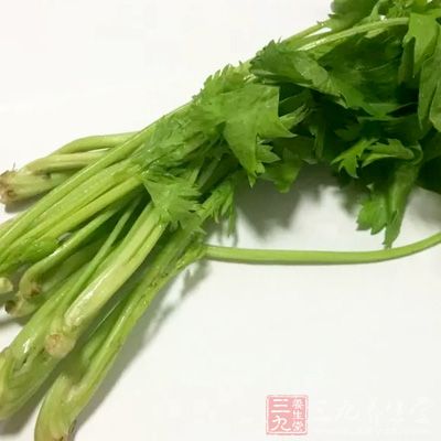南極蝦，芹菜，蔥，姜，蒜，香葉，香辣醬，豆瓣醬，豆豉，辣椒油，雞精，糖