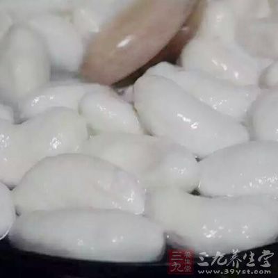 火鍋底料1包,魚丸,莴苣,蘑菇,藕,大蒜,蝦 火鍋底料1包,魚丸,莴苣,蘑菇,藕,大蒜,蝦