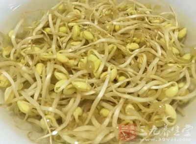 草魚1條1000克左右、黃豆芽200克、雞蛋一個 草魚1條1000克左右、黃豆芽200克、雞蛋一個
