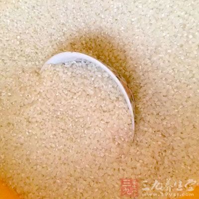 然後我們再把大米放入水中煮熟 然後我們再把大米放入水中煮熟