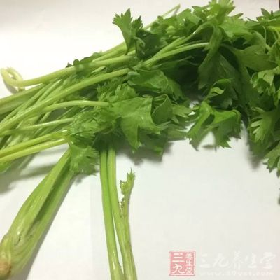 黃牛肉、芹菜、青紅、尖椒、蒜、姜、生抽、澱粉