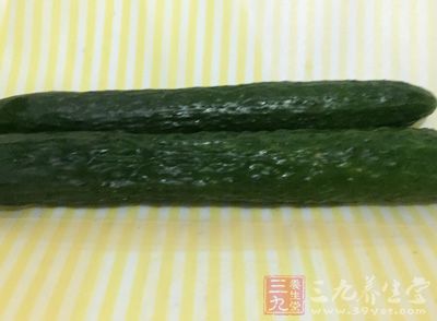 黃瓜洗淨，擦成細絲