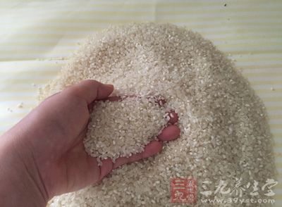 羊腿骨4根,白米100克,老姜1大塊,拍碎,鹽1/2茶匙,陳皮1/2茶匙 羊腿骨4根,白米100克,老姜1大塊,拍碎,鹽1/2茶匙,陳皮1/2茶匙