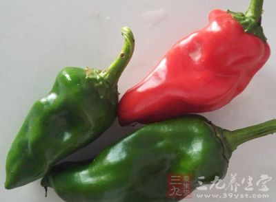 青紅椒各半個、鹽適量