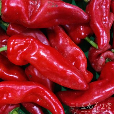 菠蘿,西芹,雞腿肉,藕,紅菜椒,鹽,胡椒粉,蛋清 菠蘿,西芹,雞腿肉,藕,紅菜椒,鹽,胡椒粉,蛋清