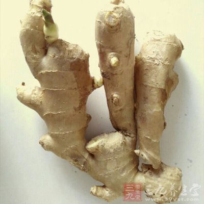 將生姜切末備用