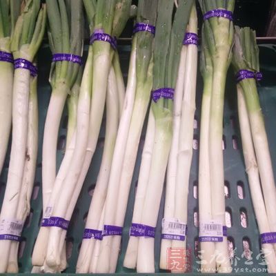 豬肉餡500克,筍干300克,大蔥,姜,鹽,生抽,老抽 豬肉餡500克,筍干300克,大蔥,姜,鹽,生抽,老抽