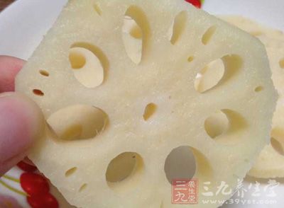 蓮藕洗淨去皮切成片片