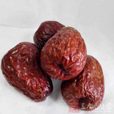 黨參30克、紅棗5個、牛腩400克,生姜3片 黨參30克、紅棗5個、牛腩400克,生姜3片