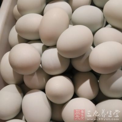 鴨蛋中的蛋白質含量和雞蛋相當 鴨蛋中的蛋白質含量和雞蛋相當